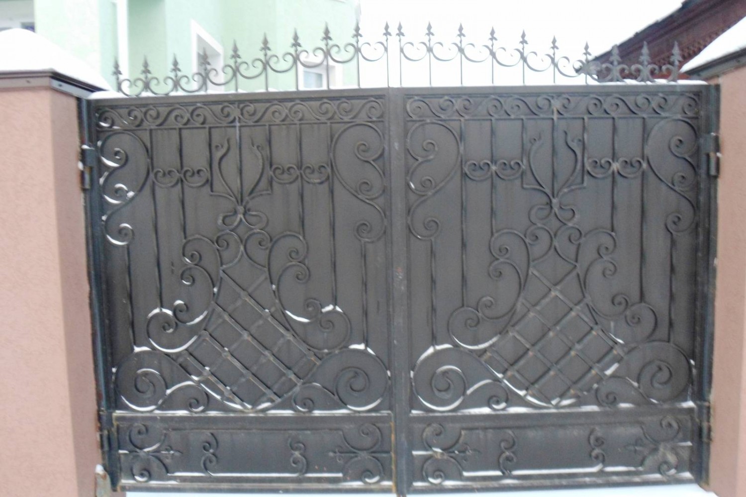 Ворота распашные металлические